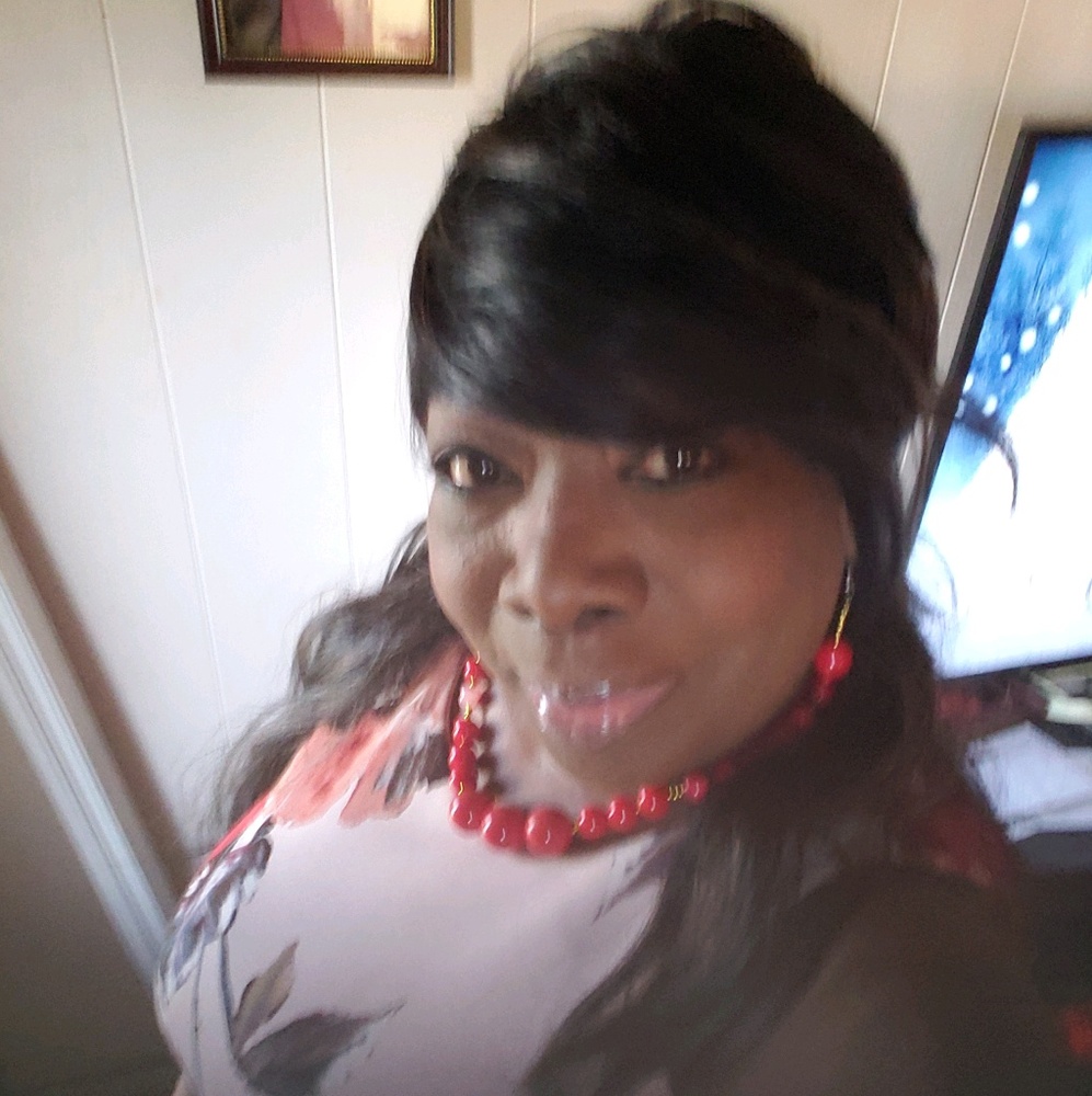 Meet your Posher, Crystal